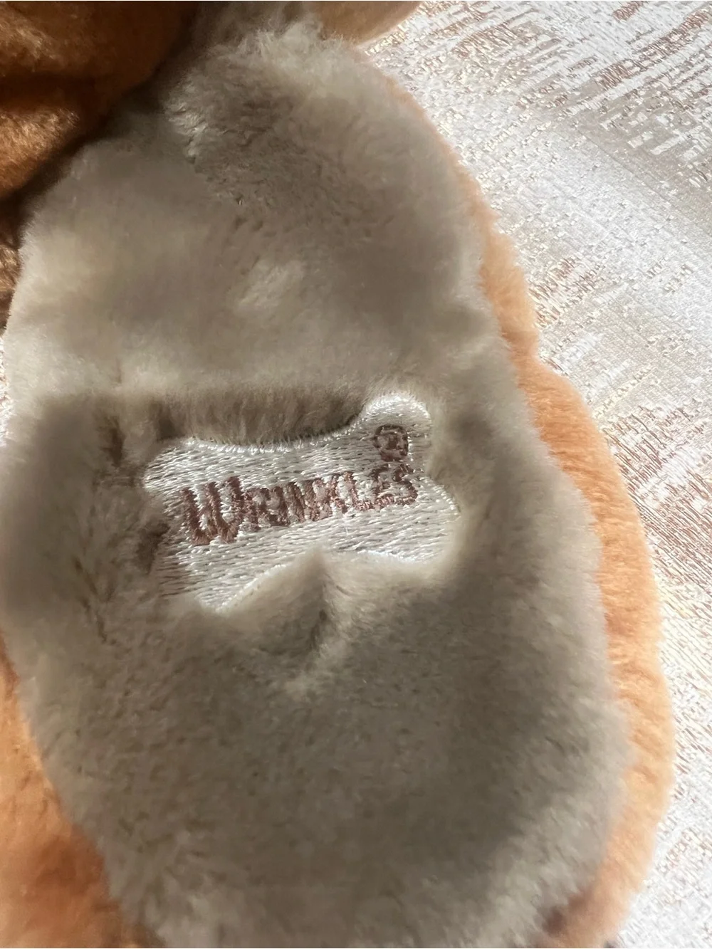 Wrinkles soft brown